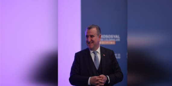 Bakan Bak, Avrupa Şampiyonu Furkan Özbek'i tebrik etti