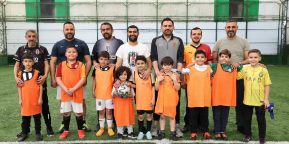 Küçükçekmece’de babalar ve oğulları futbol sahasında buluştu