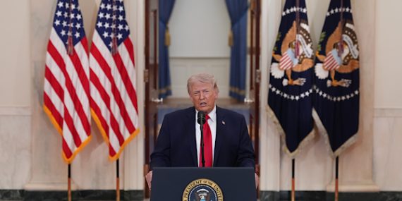 Trump: ABD, İran limanlarına giren gemileri abluka altına alacak