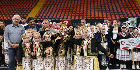 Mamak’ta halk oyunları yarışması düzenlendi