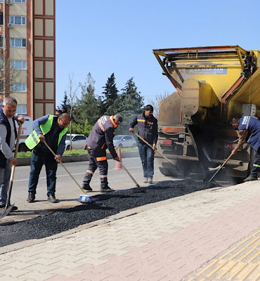 Diyarbakır’da yol bakım ve onarım çalışmaları sürüyor