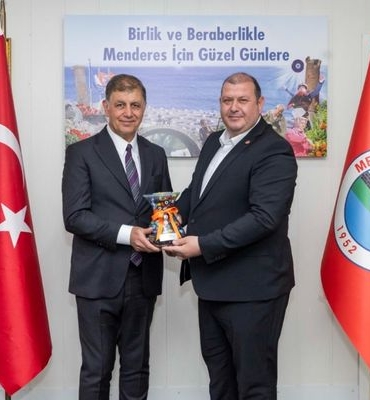 Başkan Tugay’dan Menderes’te teşekkür ziyareti