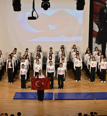 Esenyurt’ta 23 Nisan kutlamaları çocukların gösterileriyle gerçekleşti