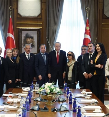 Cumhurbaşkanı Erdoğan, Türk Demokrasi Vakfı heyetini kabul etti