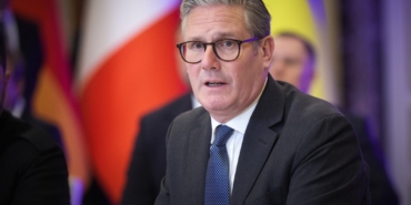 Starmer, Dunmurry’deki polis karakolu saldırısını kınadı