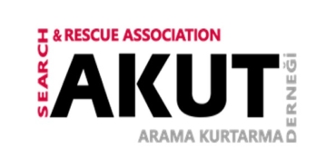 AKUT: Adrasan’da kayalığa düşen köpek ve yavruları kurtarıldı