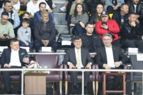 Başkan Kahveci, maçı tribünden izledi