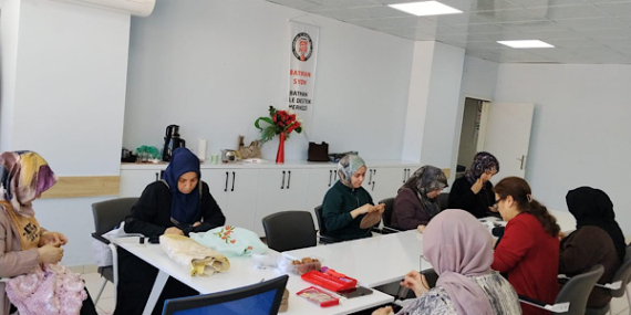 Batman’da kadınlar, Makineli Dikiş Kursu ile üretime katılıyor