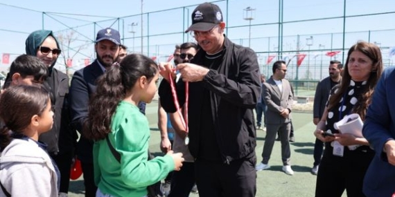 Eyyübiye’de 23 Nisan futbol turnuvasında ödüller sahiplerini buldu