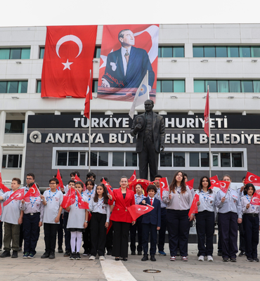 Antalya'da 23 Nisan kapsamında temsili devir teslim yapıldı