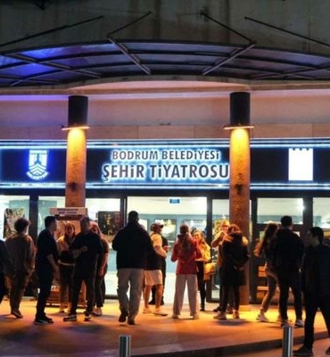 Bodrum, Şehir Tiyatrosu sezonu “Cambazın Cenazesi” ile kapattı