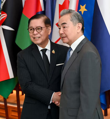 Çin ve Tayland dışişleri bakanları bir araya geldi