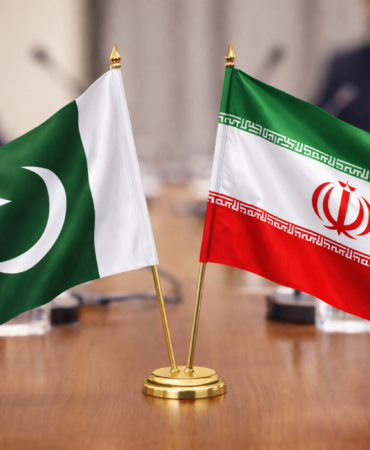 Pakistan Dışişleri Bakanı Dar ile İran Dışişleri Bakanı Arakçi görüştü