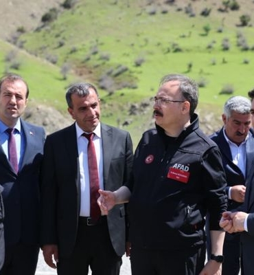 Vali Kızılkaya, selden etkilenen ilçelerde incelemelerde bulundu