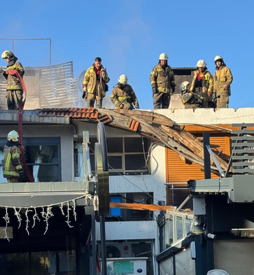 Karşıyaka’da restoranın çatısında çıkan yangın kontrol altına alındı