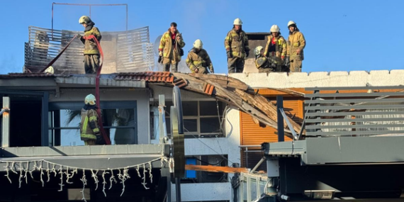 Karşıyaka’da restoranın çatısında çıkan yangın kontrol altına alındı