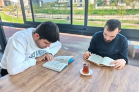 Batman’da özel gereksinimli bireyler kitap ve kahve etkinliğinde buluştu