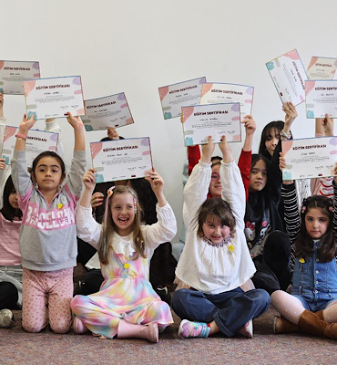 İzmir’de çocuklar kendi resimli kitaplarını hazırladı