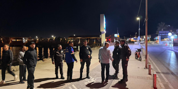 İnciraltı sahilinde seyyar satıcı denetimi gerçekleştirildi