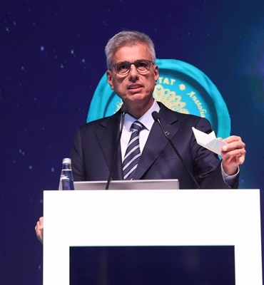 Memişoğlu: Hekimlik, gönül bağıyla başlar