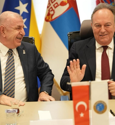 Özdağ, Bursa'da Rumelili Yönetici İş Adamları ve Sanayiciler Derneği’ni ziyaret etti