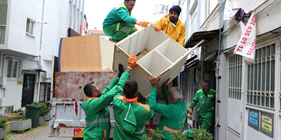 Osmangazi’de çöp eve ekipler tarafından müdahale edildi
