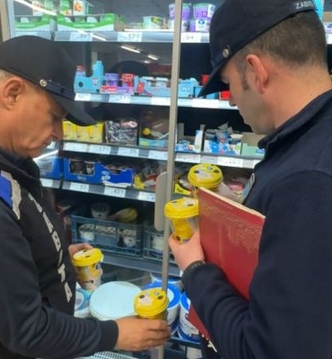 Çorum’da son kullanma tarihi geçmiş ürün satan market kapatıldı