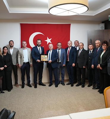 Özdağ Bursa’da Arnavut İş İnsanları Derneği’ni ziyaret etti