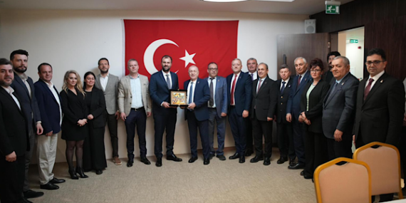 Özdağ Bursa’da Arnavut İş İnsanları Derneği’ni ziyaret etti