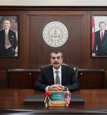 Tekin: Çocuklarımızı sanal dünyanın risklerine karşı korumak kıymetlidir