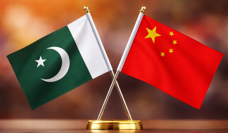 Pakistan ve Çin dışişleri bakanları telefonda görüştü