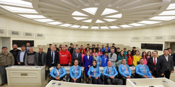 Gaziantep’te sporcularla toplantı yapıldı