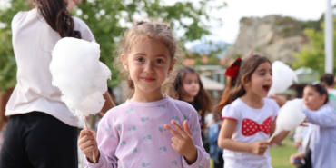 Marmaris’te 23 Nisan etkinlikleri kapsamında uçurtma şenliği düzenlendi