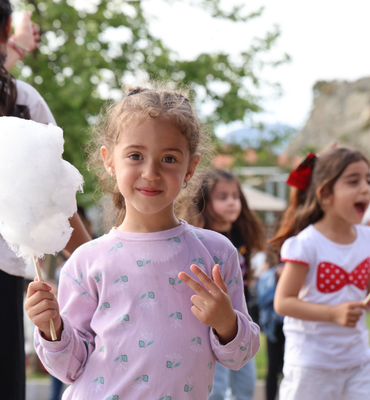Marmaris’te 23 Nisan etkinlikleri kapsamında uçurtma şenliği düzenlendi