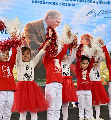 Manisa’da 23 Nisan Ulusal Egemenlik ve Çocuk Bayramı etkinliklerle kutlandı