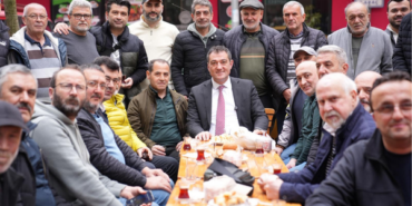 Köse, Fındık Pazarı esnafıyla bir araya geldi